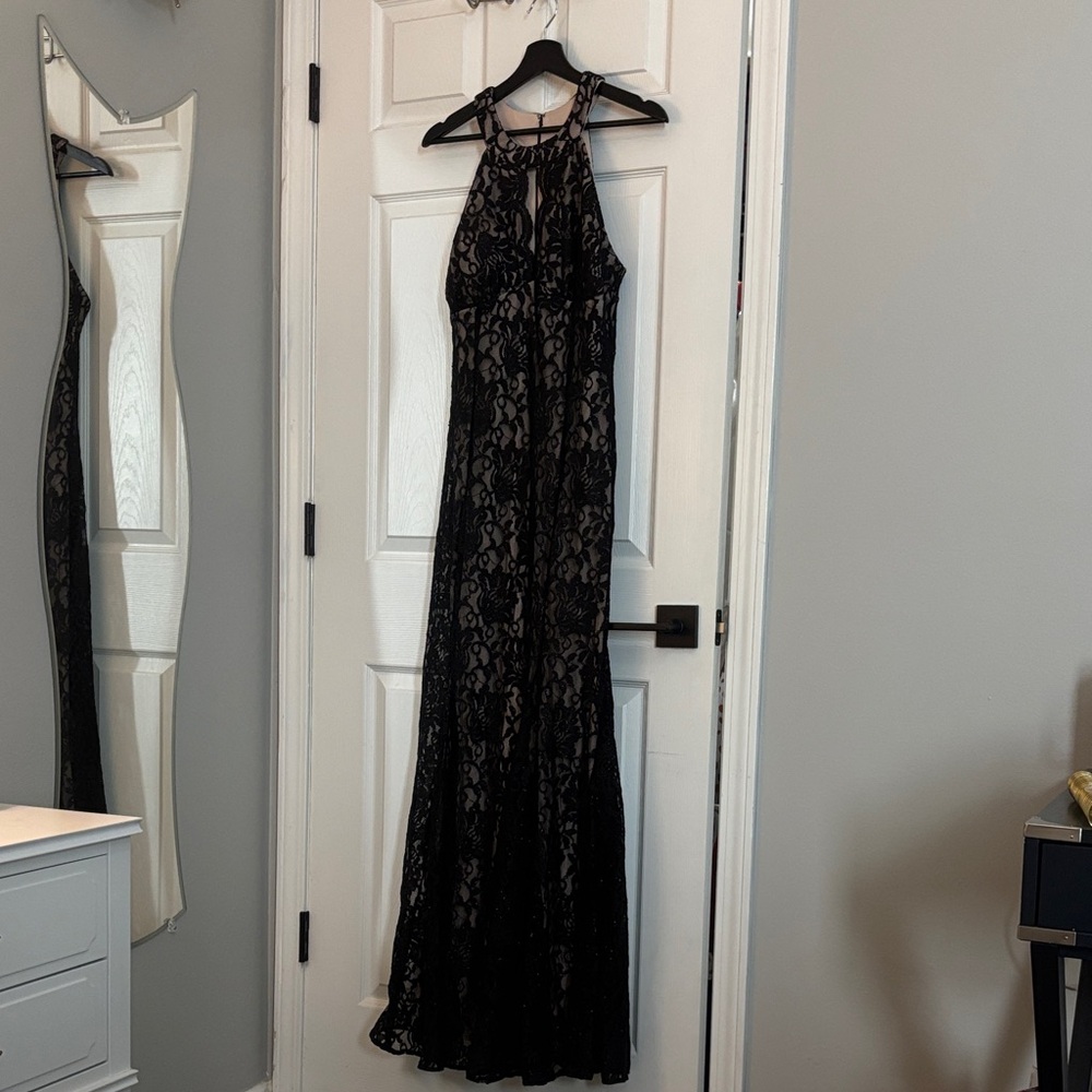 R & M Collection Elegant Black Fitted Lace Gown - Size 14.